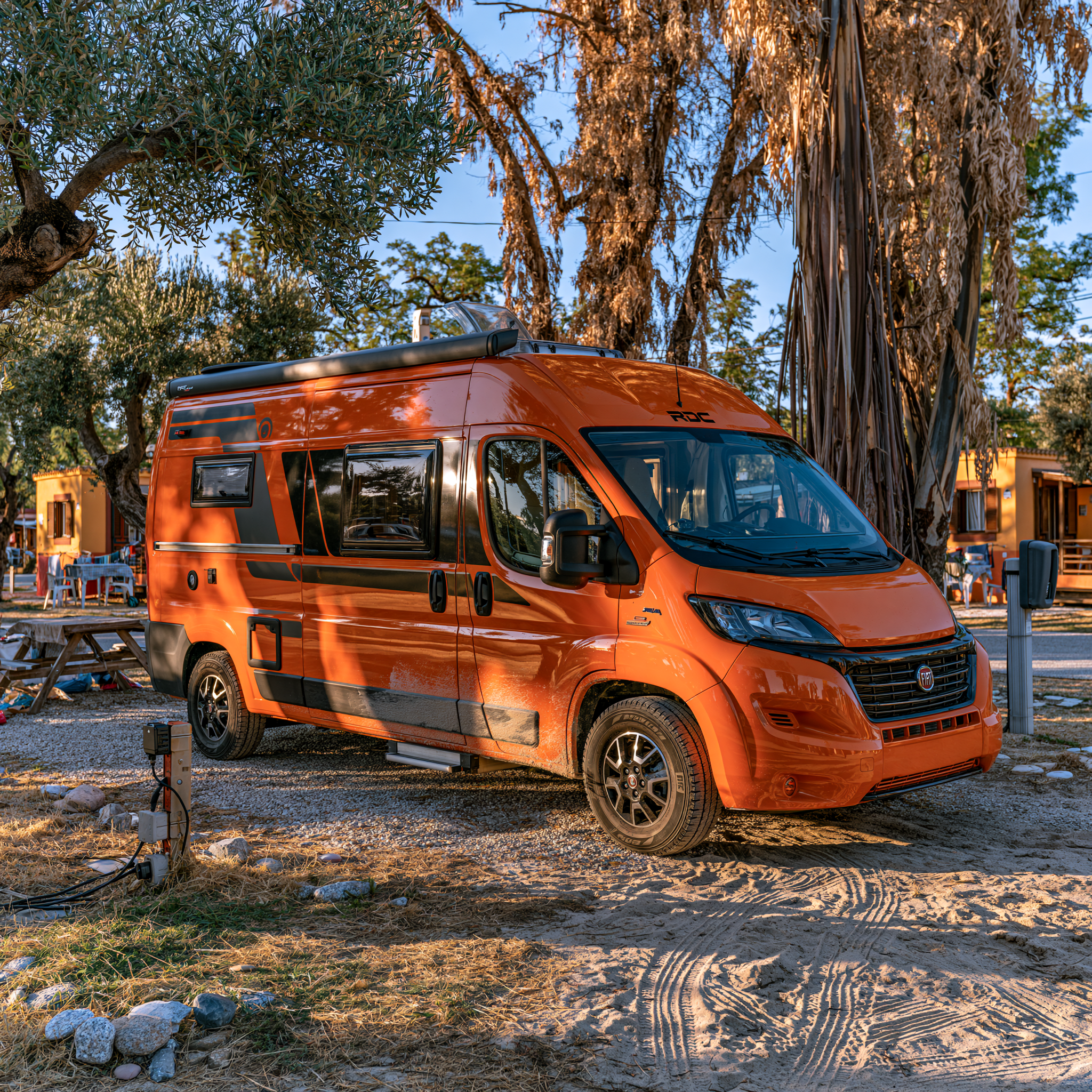 u1957_True_hyperrealistic_photograph_of_a_Fiat_camper_van_in__bf68fa90-a605-414c-9b0a-3881983acb15_2